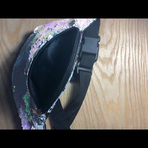 ❤️Flip sequins fanny pack, little purse etc.❤️